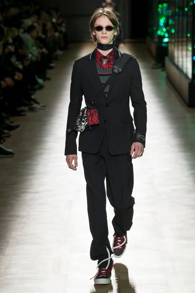 Look 15